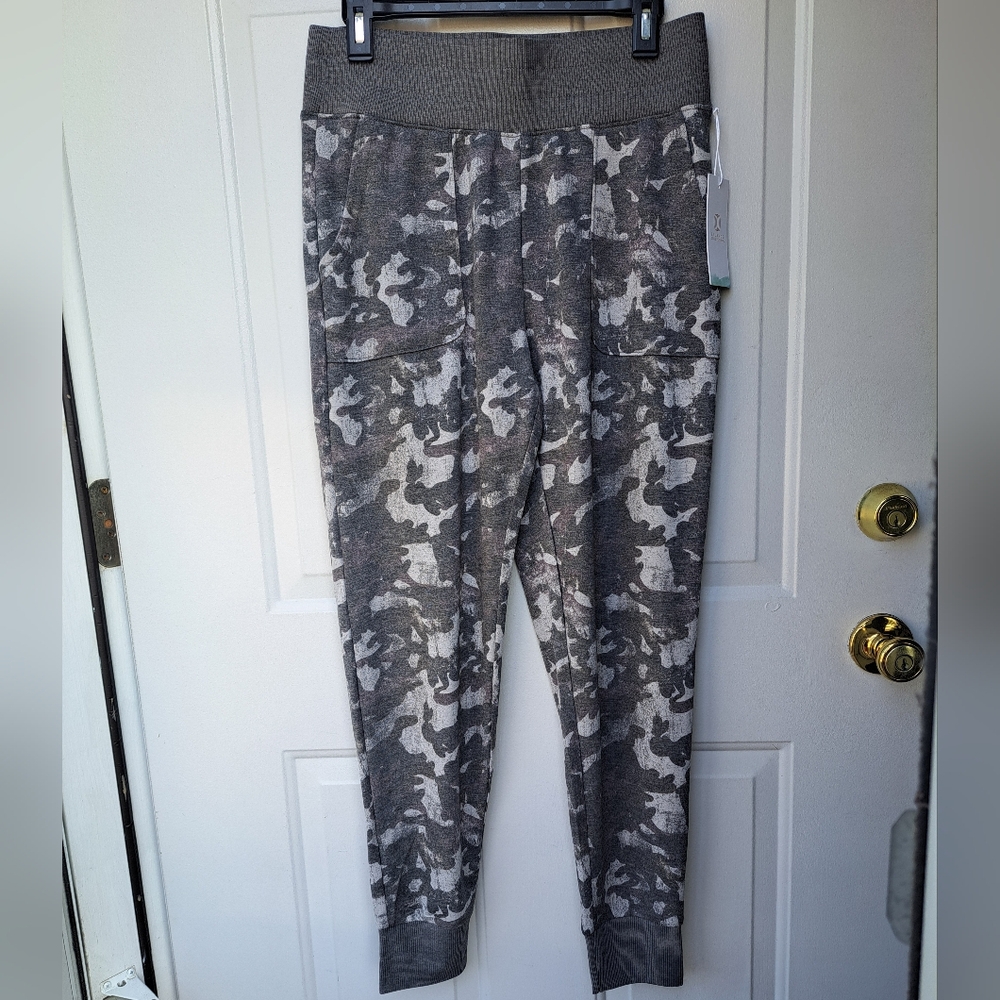 Balance collection Joggers🩶🖤